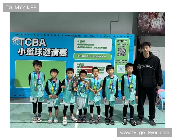 以篮球为纽带探索团队合作与竞技精神在青少年成长中的重要作用