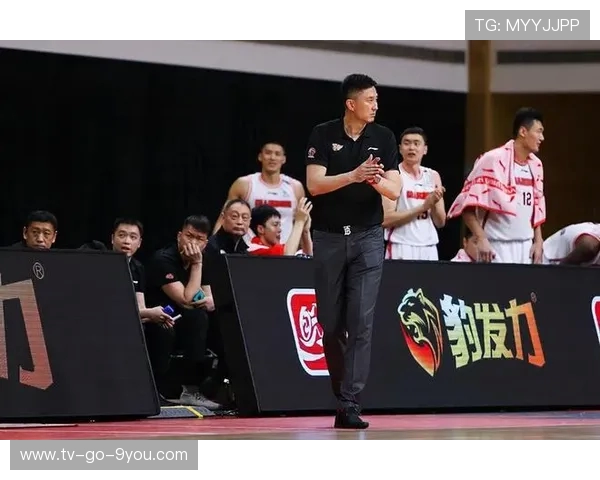 深圳篮球队盯防战术的创新与变革探索分析