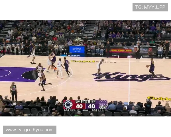 国王迎战快船焦点之战两队核心对决引爆新赛季激烈对抗 国王迎战快船焦点之战两队核心对决引爆新赛季激烈对抗