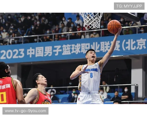 方硕的篮球之路：从青涩少年到赛场明星的成长历程与心路历程